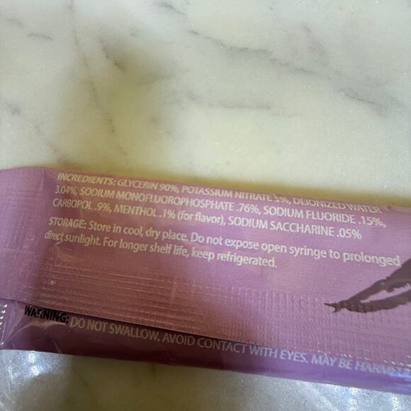 Smile Brilliant Desensitizing Gel - Picture 2 of 3